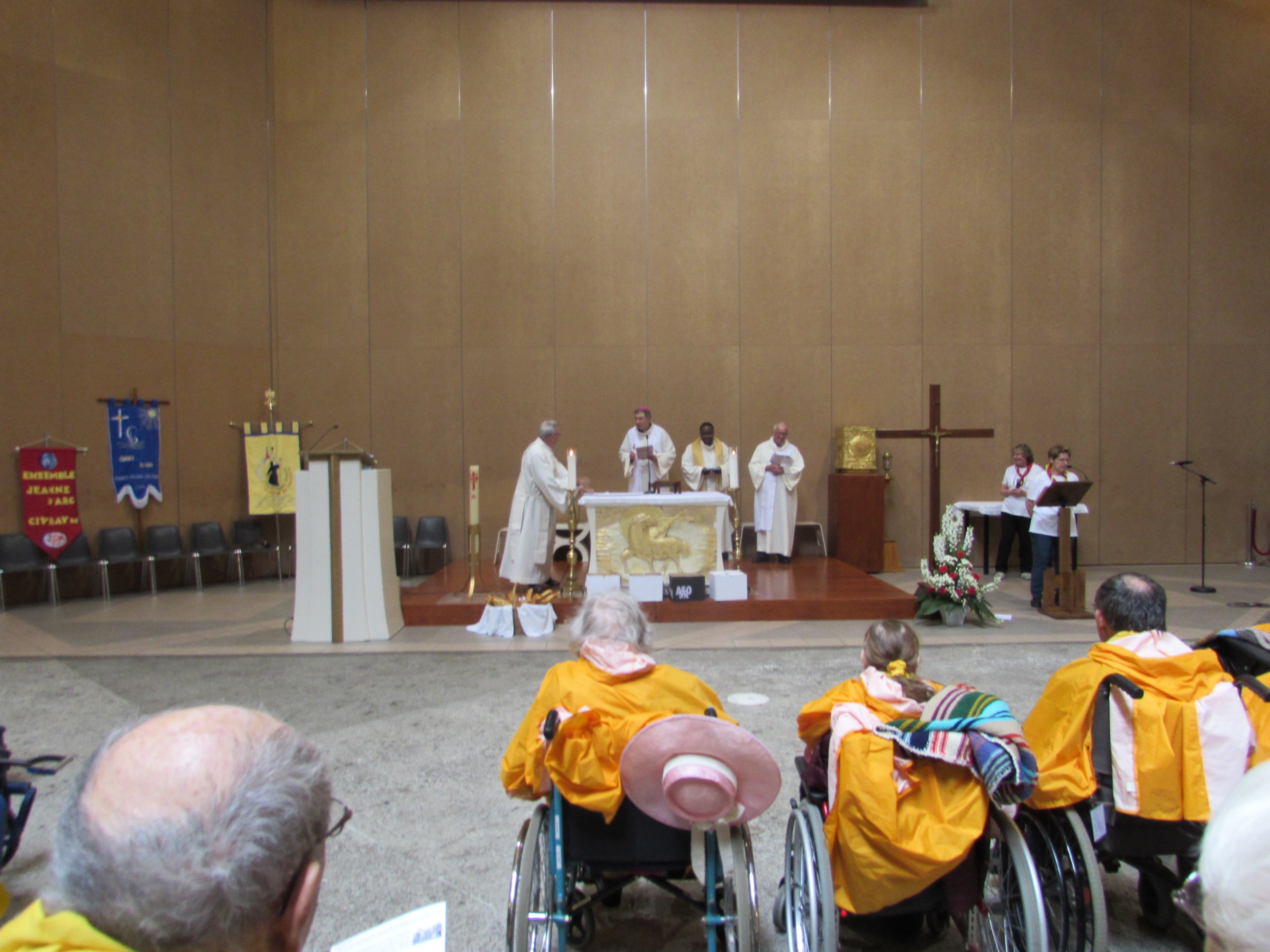 106 - Cérémonie d'ouverture à Ste Bernadette