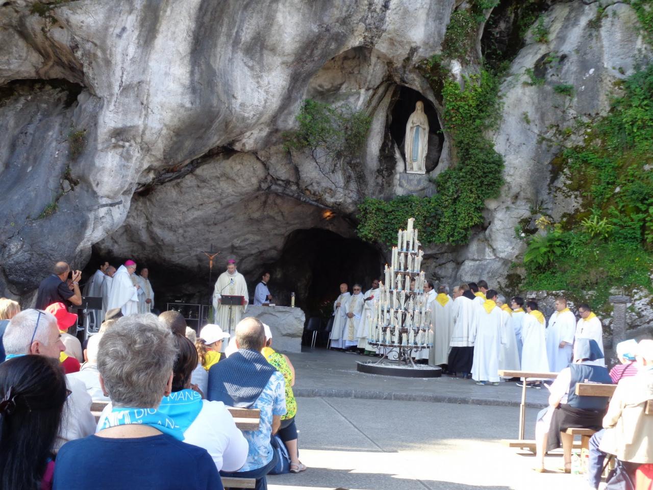 12.Messe à la Grotte