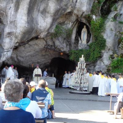 12.Messe à la Grotte