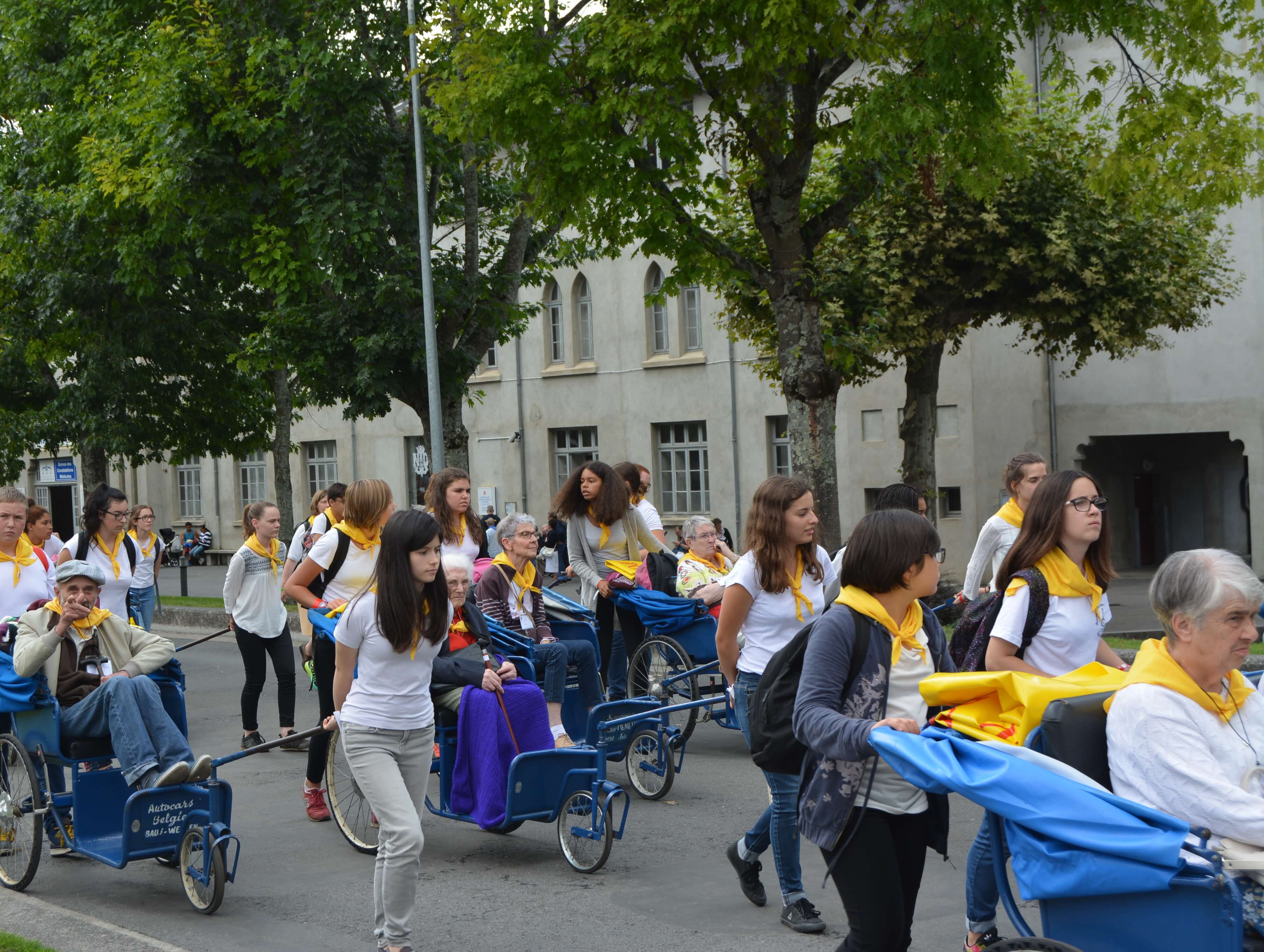 156.Procession Eucharistique