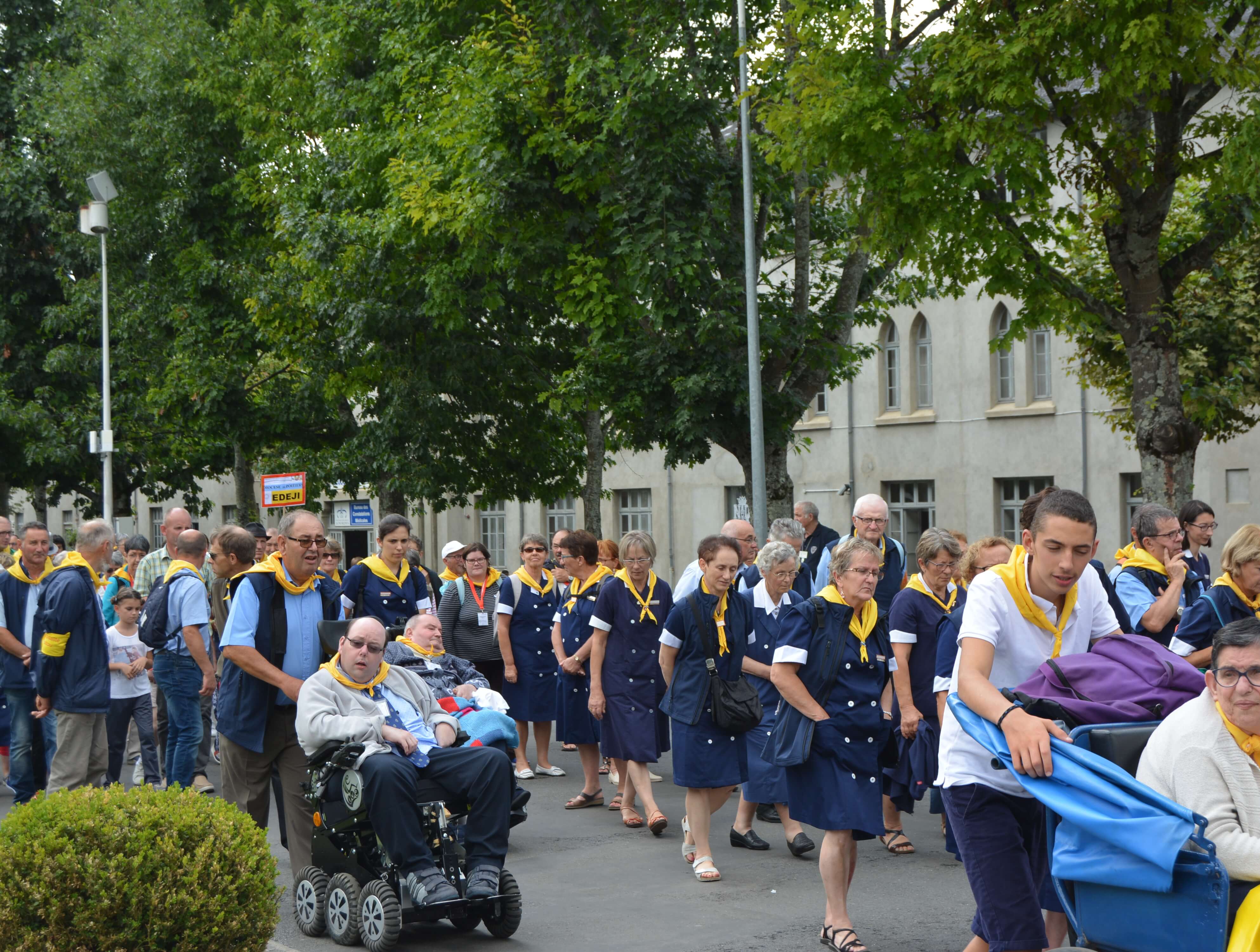 163.Procession Eucharistique