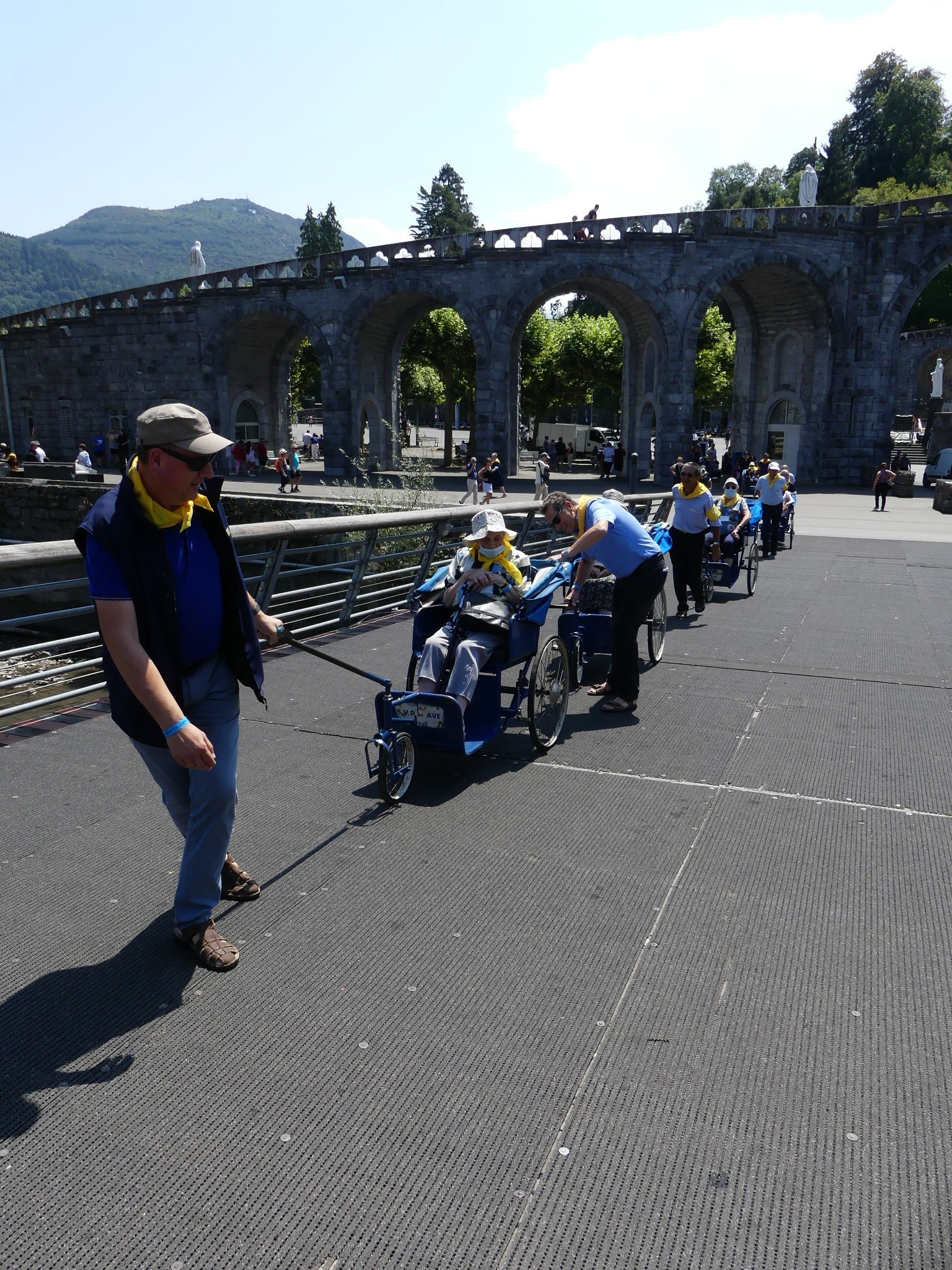 2022 08 07 - chemin de croix (animé par le groupe Handi'Evangile)