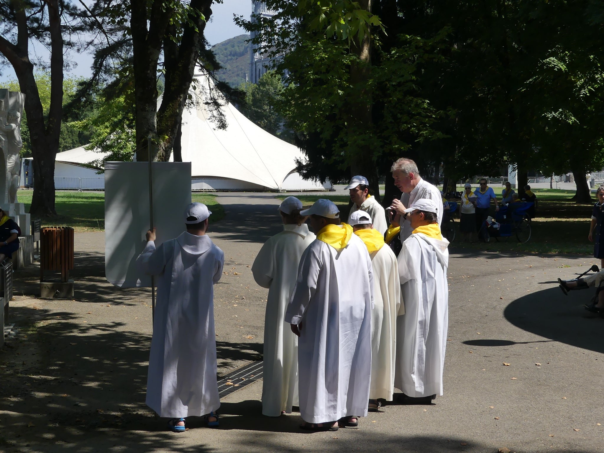 2022 08 07 - chemin de croix (animé par le groupe Handi'Evangile)