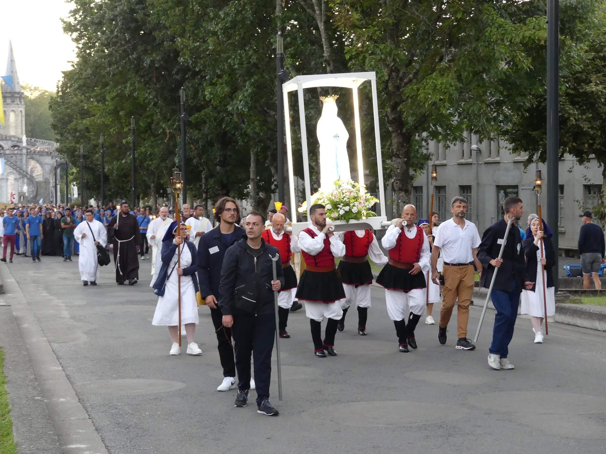2023 08 08 procession mariale 42 