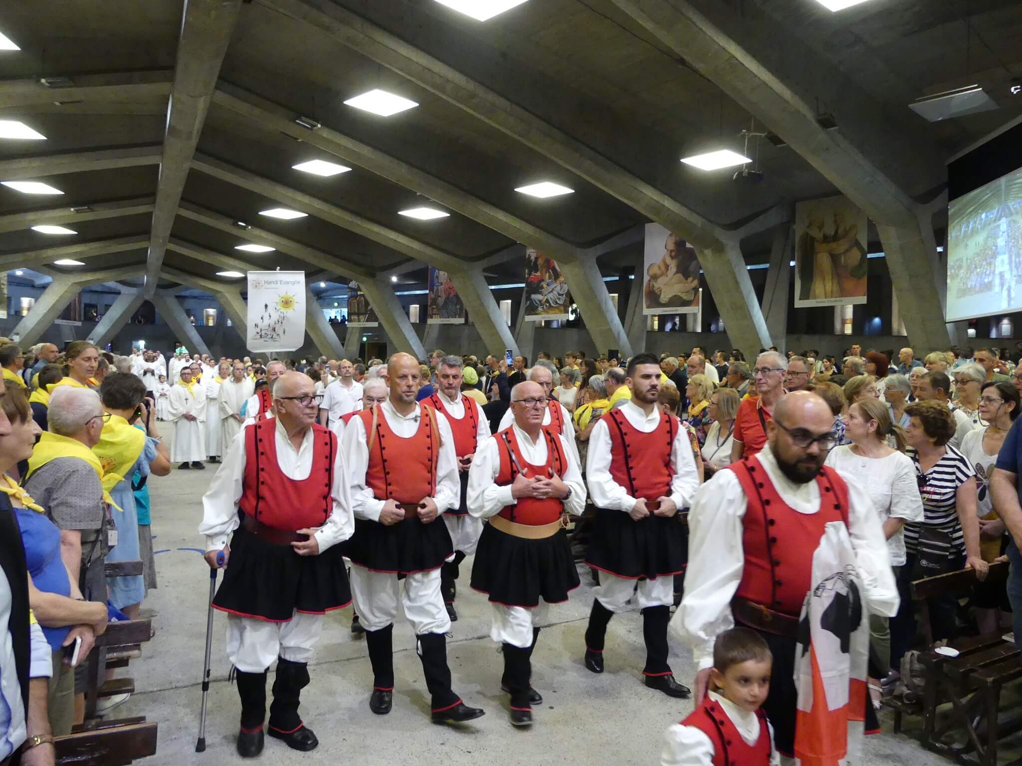 2023 08 09 adoration eucharistique 20 