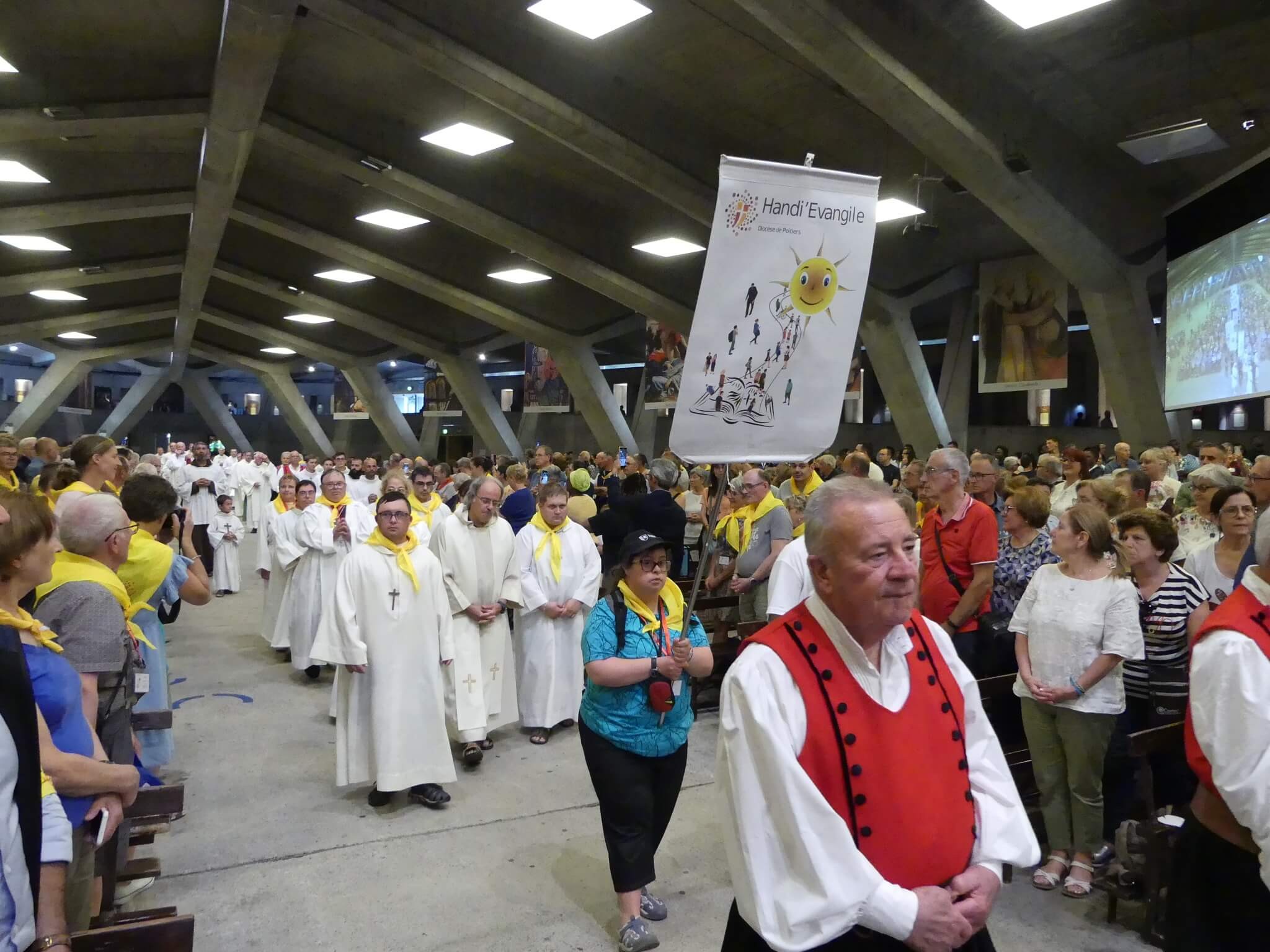 2023 08 09 adoration eucharistique 21 