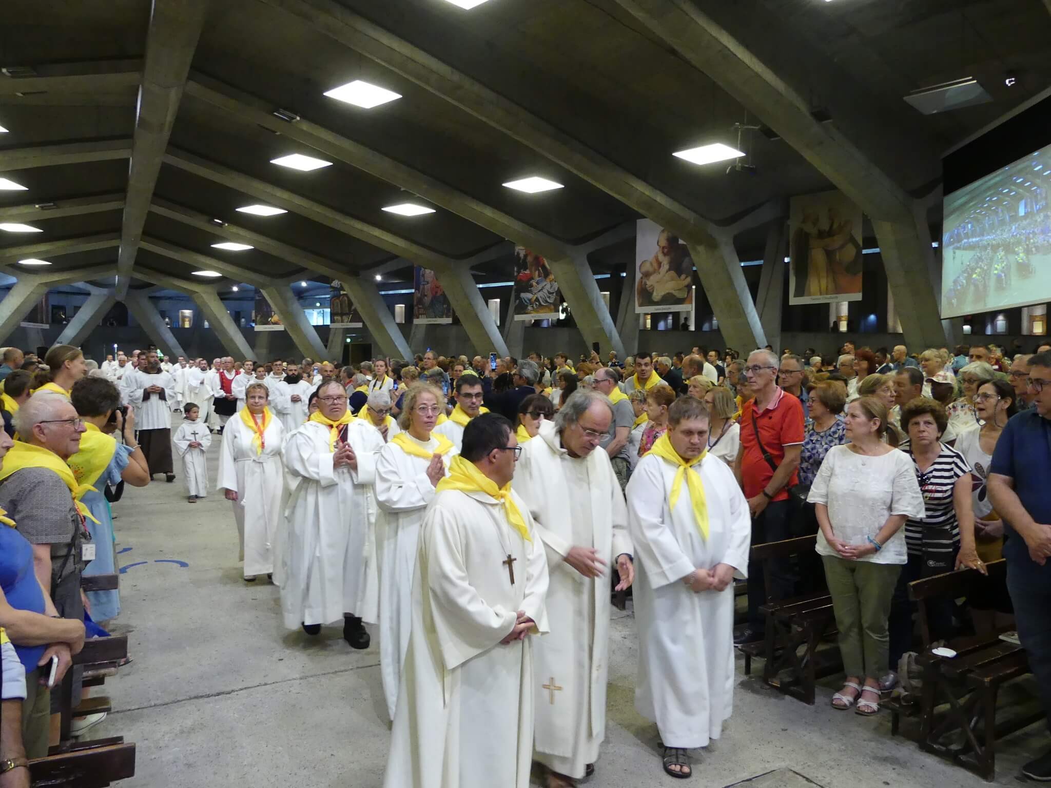 2023 08 09 adoration eucharistique 22 