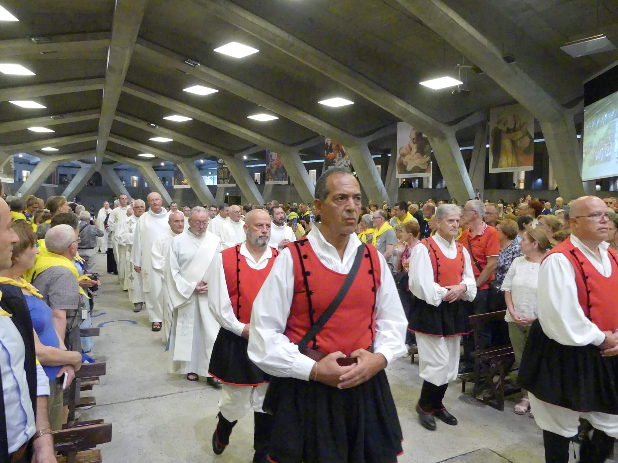 2023 08 09 adoration eucharistique 25 