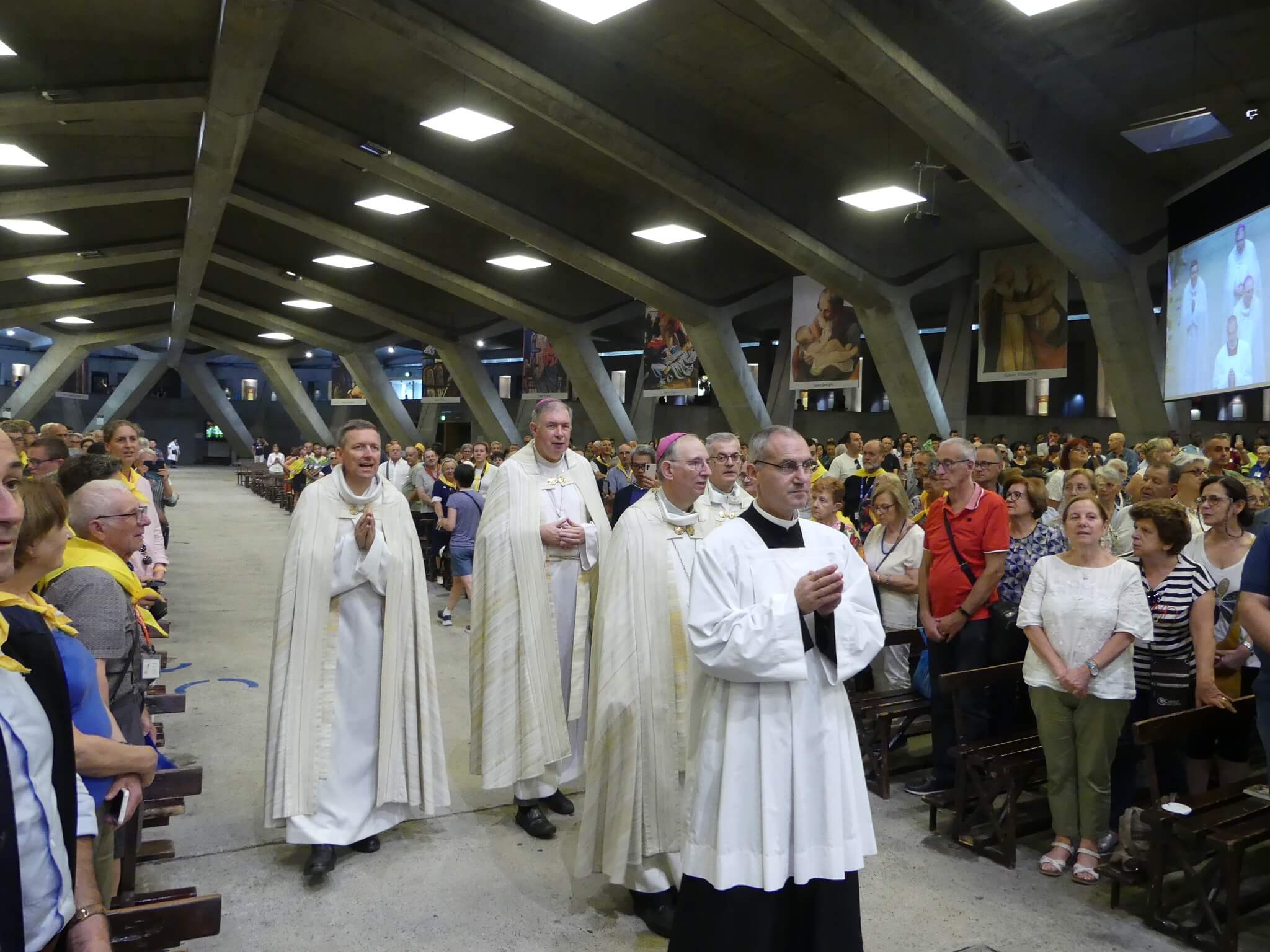 2023 08 09 adoration eucharistique 27 