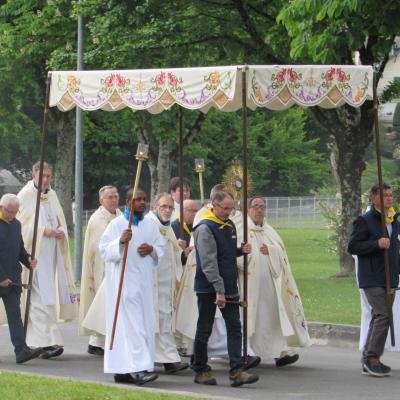 209 - Procession Eucharistique