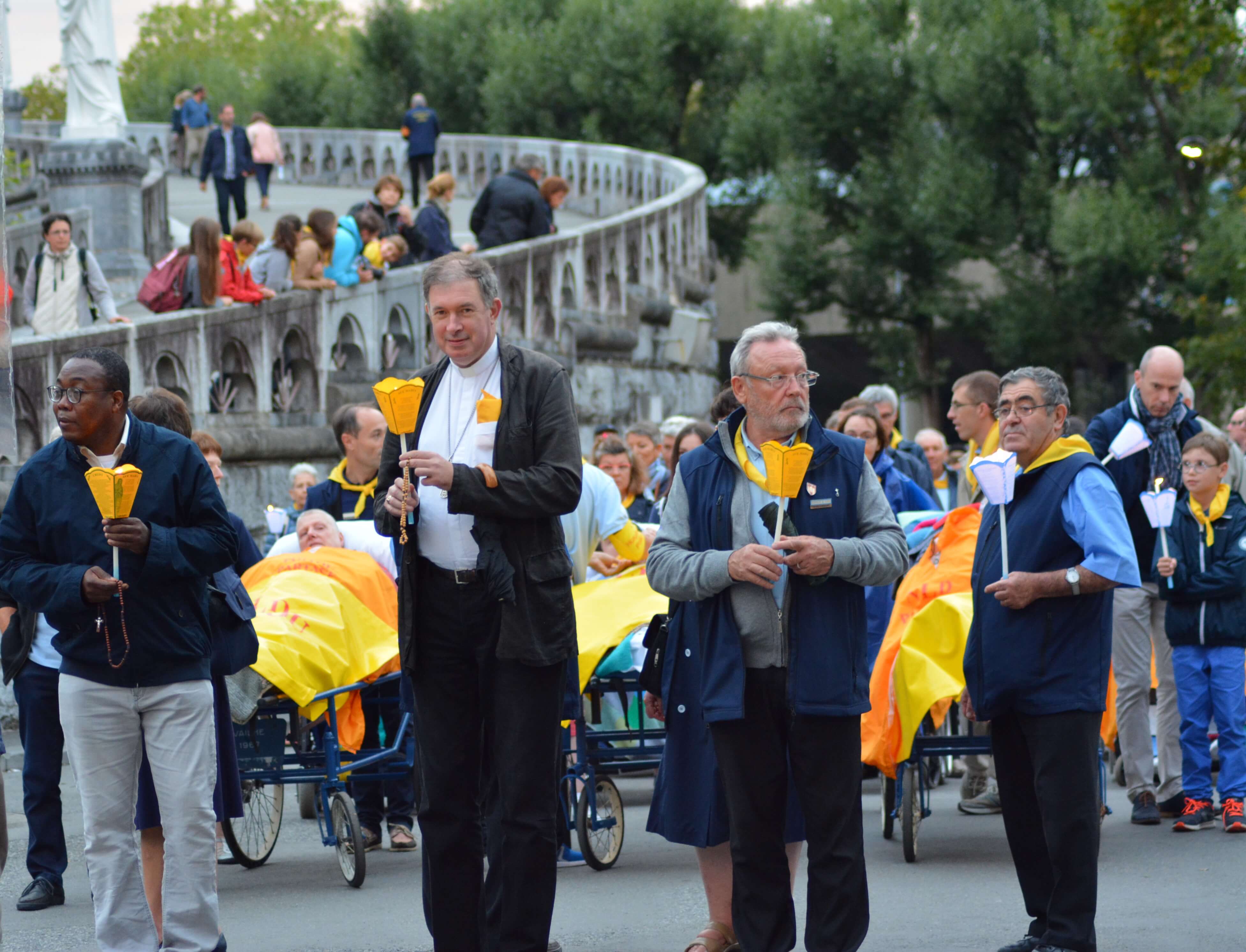 97.Procession mariale
