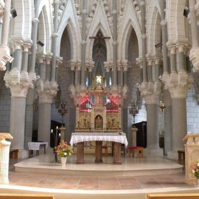 Notre Dame de Pitié - maitre autel 1932 reliques des St Cornay et St Théophane Venard